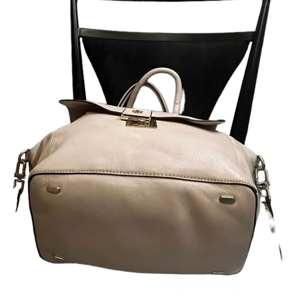 Tory Burch Clara Leather Satchel $495 Light, Pink size, medium Crossbody bag, ￼